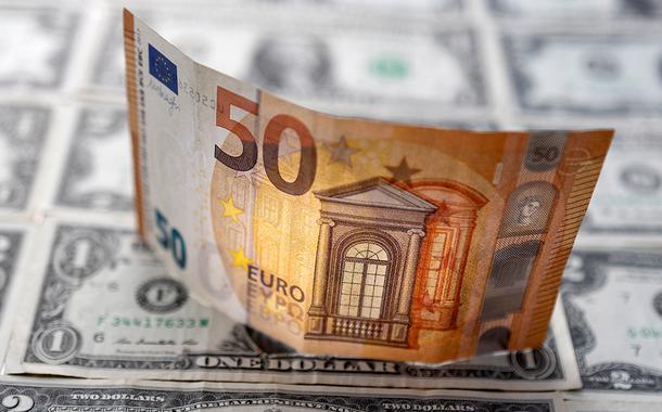 Notas de euro e dólar