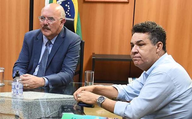O ministro da Educação, Milton Ribeiro, com o pastor Arilton Moura em 30/11/2021