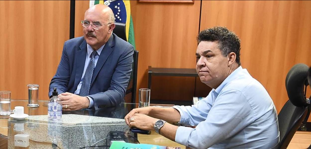 O ministro da Educação, Milton Ribeiro, com o pastor Arilton Moura em 30/11/2021