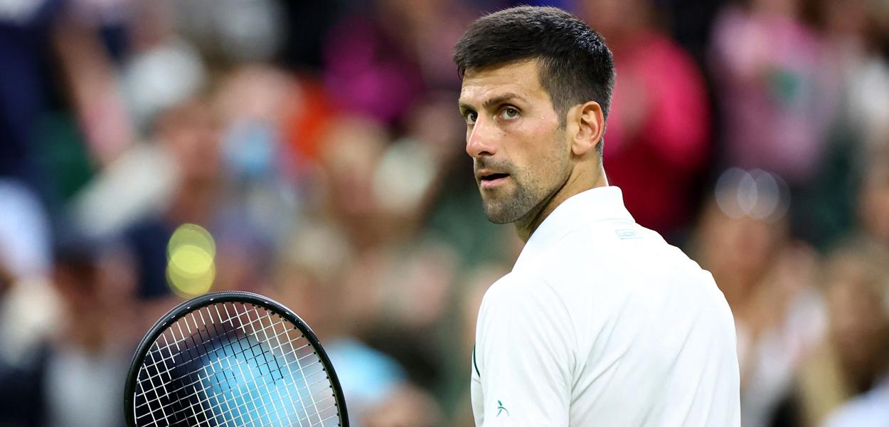 Novak Djokovic durante partida em Wimbledon 03/07/2022