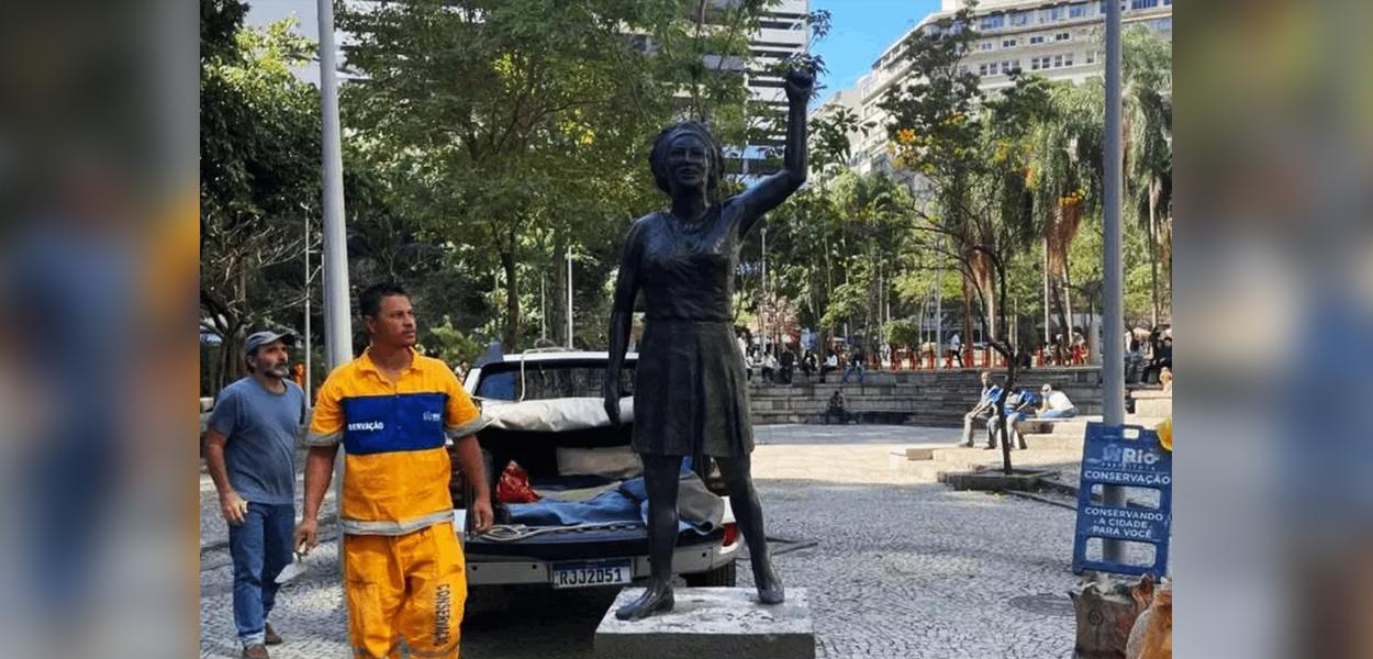 Imagem da estátua de Marielle Franco