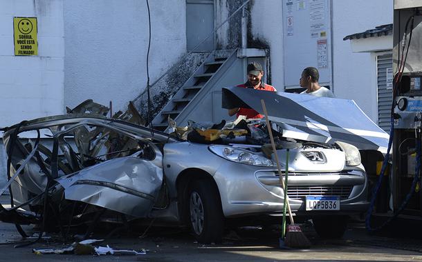 Carro explode durante abastecimento com GNV, na zona norte do Rio de Janeiro 