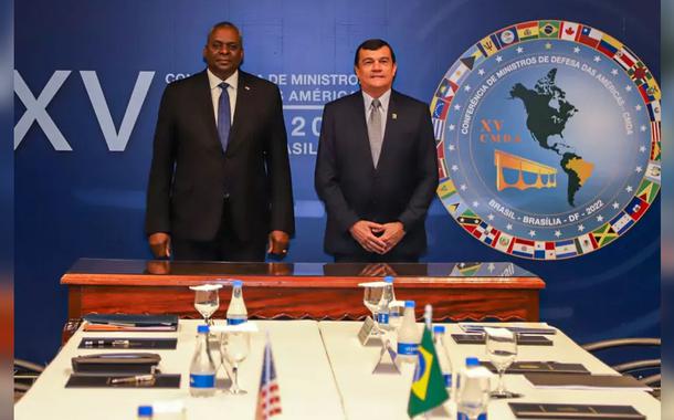 Lloyd Austin, secretário da Defesa dos EUA, e o ministro da Defesa do Brasil, Paulo Sérgio Nogueira, em encontro em Brasília