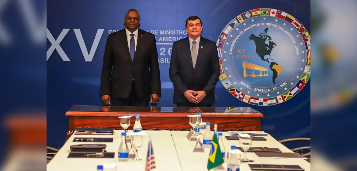 Lloyd Austin, secretário da Defesa dos EUA, e o ministro da Defesa do Brasil, Paulo Sérgio Nogueira, em encontro em Brasília