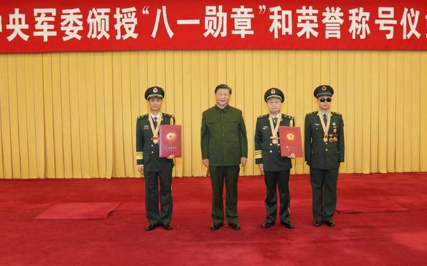 Xi Jinping concede Medalha 1º de Agosto
