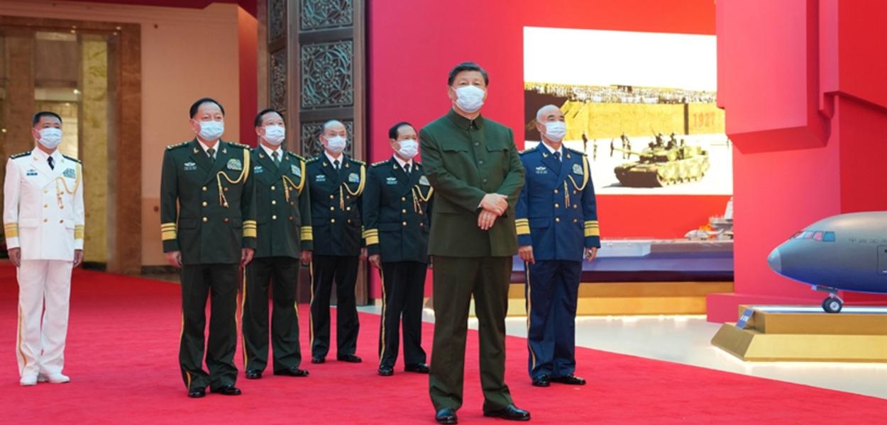 Xi com militares chineses