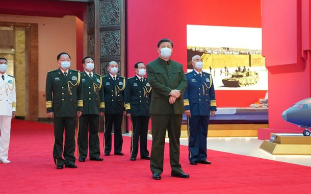 Xi com militares chineses