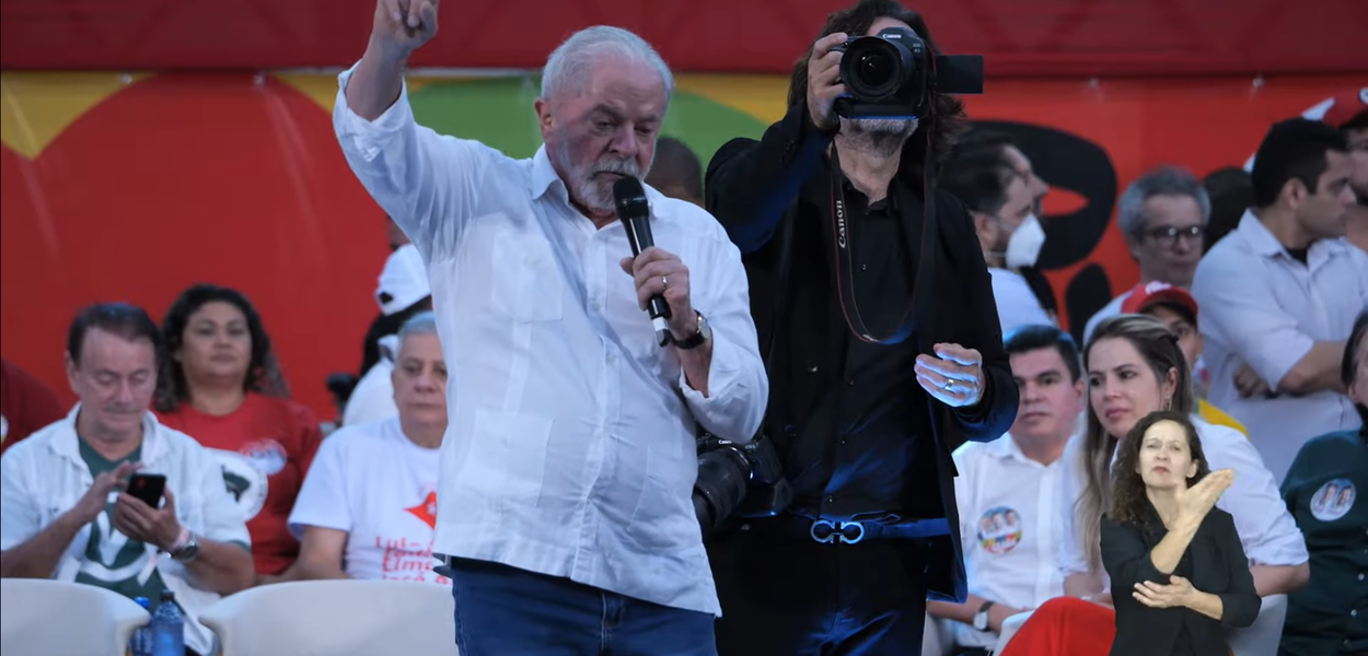 Ex-presidente Lula em ato no Ceará