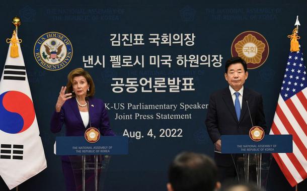 Presidente da Câmara dos Deputados dos Estados Unidos, Nancy Pelosi e o presidente da Assembleia Nacional da Coreia do Sul, Kim Jin-pyo