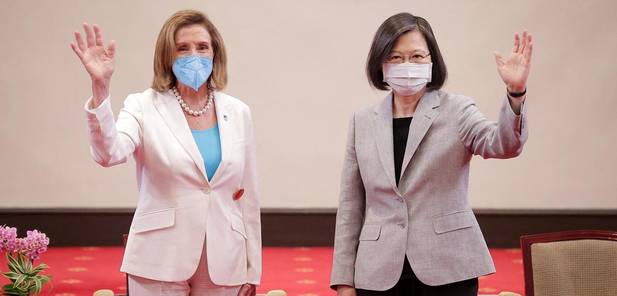 A presidente da Câmara dos EUA, Nancy Pelosi (à esq.), e a presidente de Taiwan, Tsai Ing-Wen