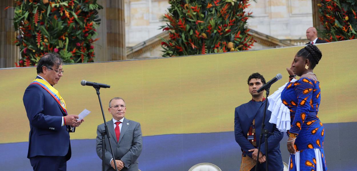 Gustavo Petro e Francia Márquez tomam posse na Colômbia