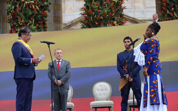 Gustavo Petro e Francia Márquez tomam posse na Colômbia