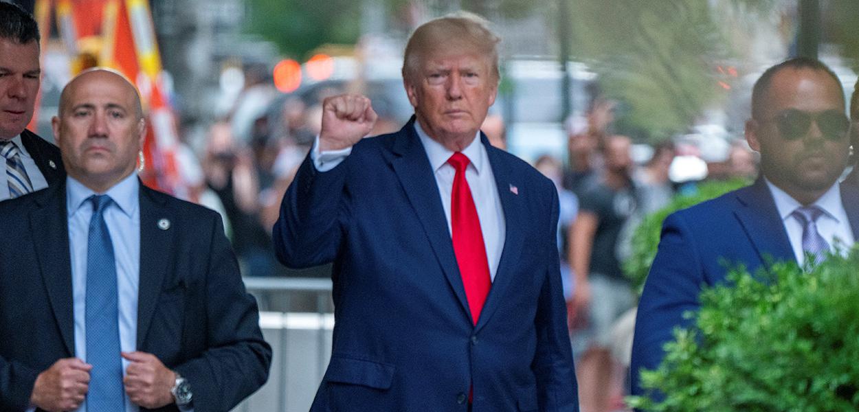 Donald Trump deixa a Trump Tower, em Nova York