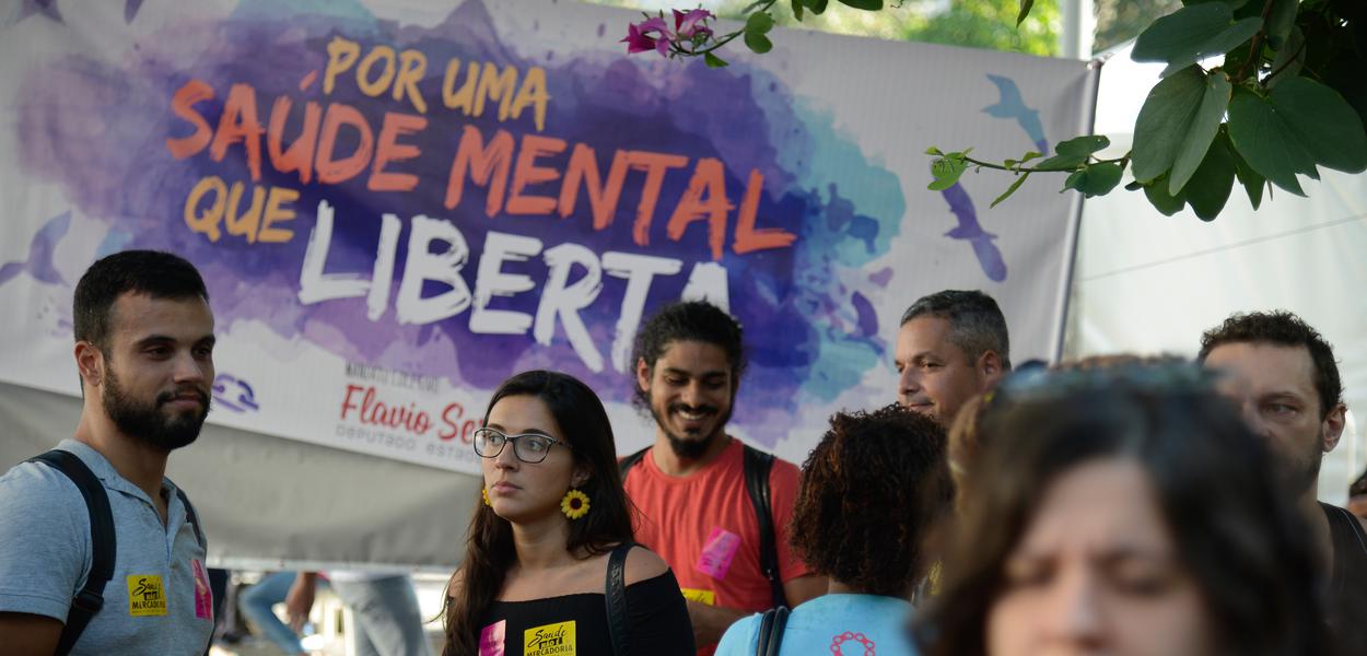 Profissionais da saúde, pacientes e familiares protestam contra a política de saúde mental no Dia Nacional da Luta Antimanicomial - 2018