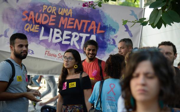 Profissionais da saúde, pacientes e familiares protestam contra a política de saúde mental no Dia Nacional da Luta Antimanicomial - 2018