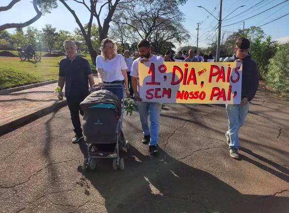 Parentes homenageiam Marcelo Arruda