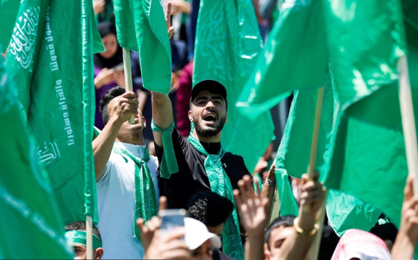 Militantes do Hamas durante ato político em defesa da Palestina
