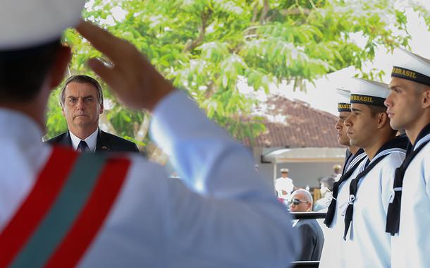 Bolsonaro com militares