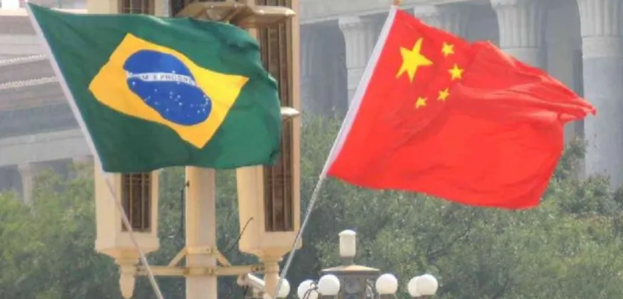 Bandeiras do Brasil e da China