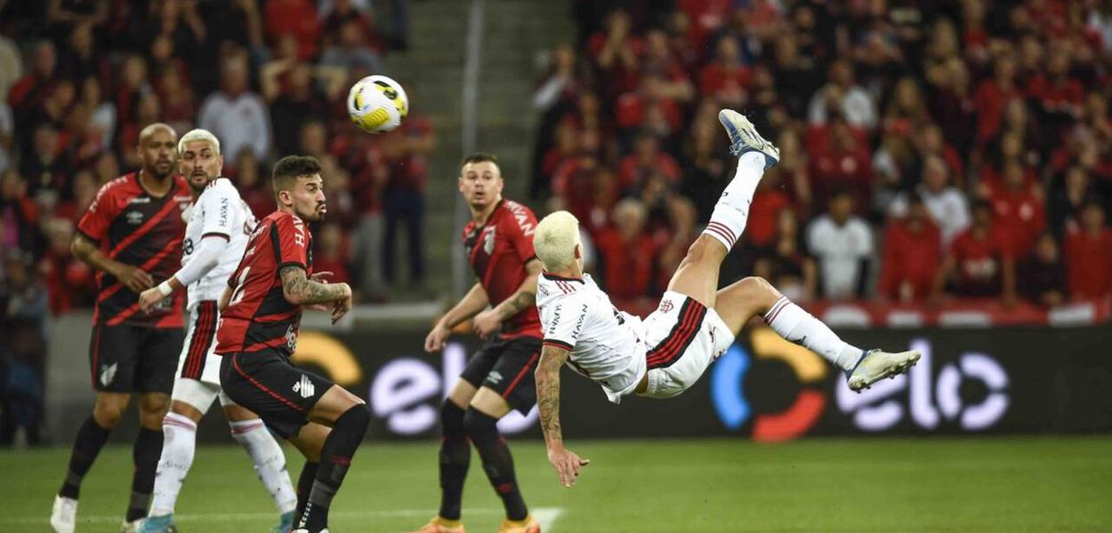 Flamengo bate Athletico