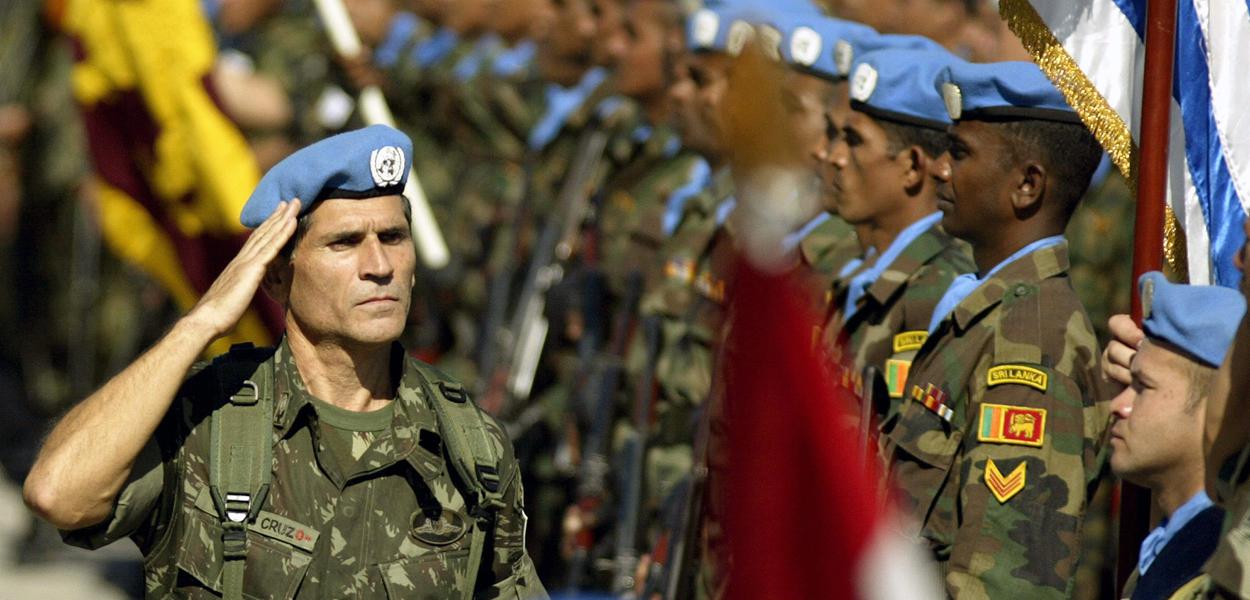 General  Santos Cruz durante comando de missão da ONU no Haiti