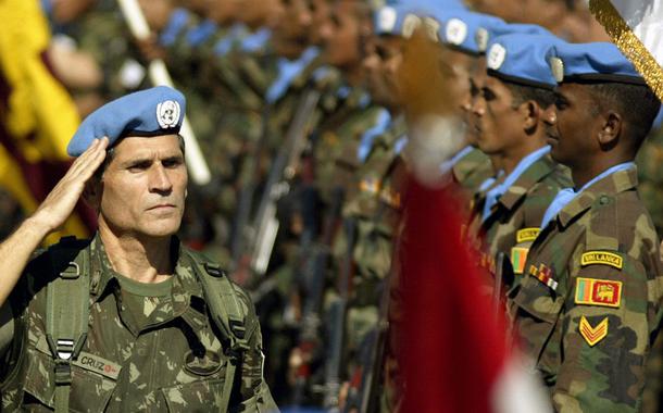 General  Santos Cruz durante comando de missão da ONU no Haiti