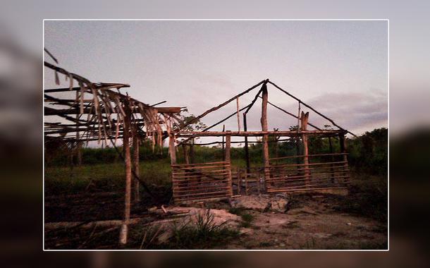 Escola em assentamento Irmã Dorothy Stang, no Pará, após ataque a tiros e incêndio