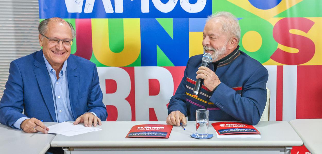 Lula e Alckmin recebem jornalistas durante reunião com a equipe da campanha, em São Paulo. 19.08.2022