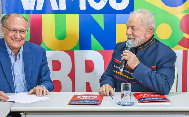 Lula e Alckmin recebem jornalistas durante reunião com a equipe da campanha, em São Paulo. 19.08.2022