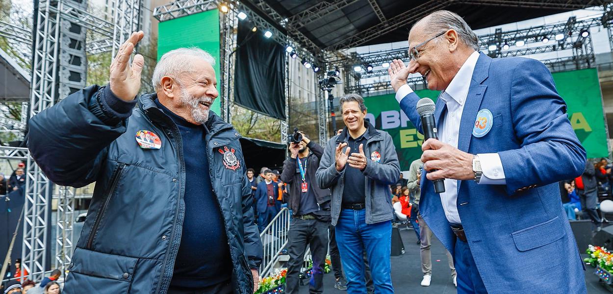 20.08.2022 – Lula e Geraldo Alckmin, da Coligação Brasil da Esperança, fazem ato pela democracia no Vale do Anhangabaú, em São Paulo. Participam do evento Fernando Haddad e Márcio França, além de lideranças e candidatos dos partidos que apoiam Lula e Alckmin.