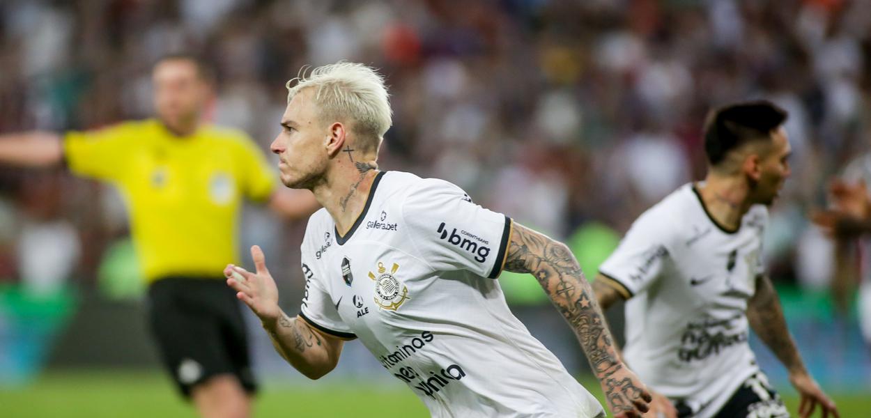 Roger Guedes após gol do empate contra o Fluminense por 2 a 2 no Maracanã.