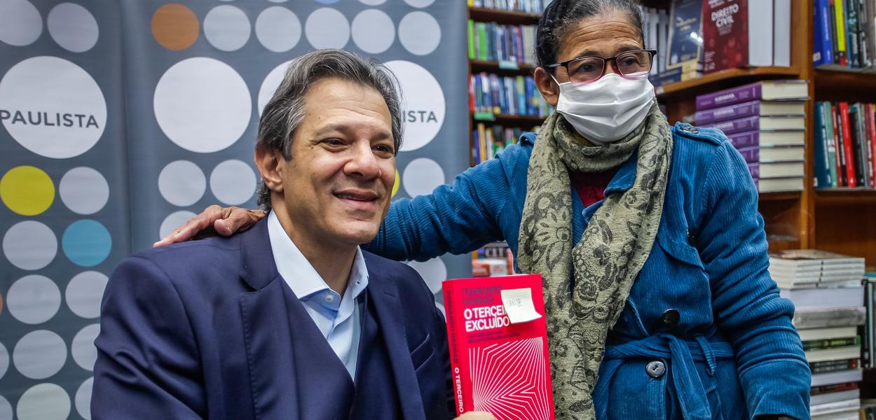 Fernando Haddad no lançamento do seu livro "O Terceiro Excluído"