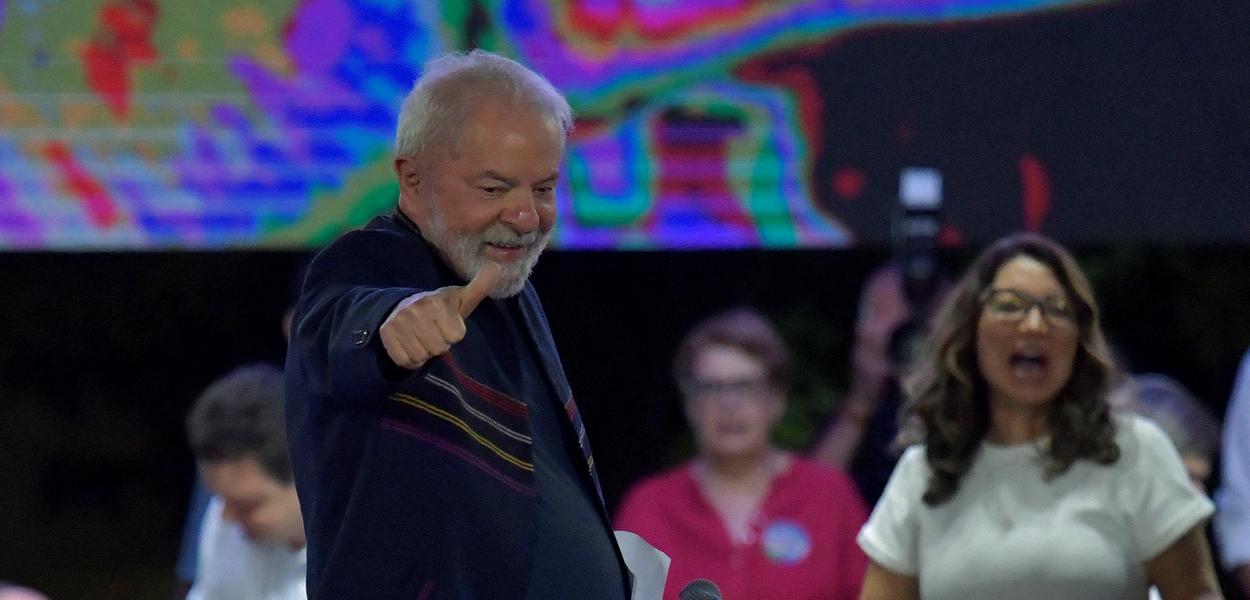 Lula participa de comício em Belo Horizonte