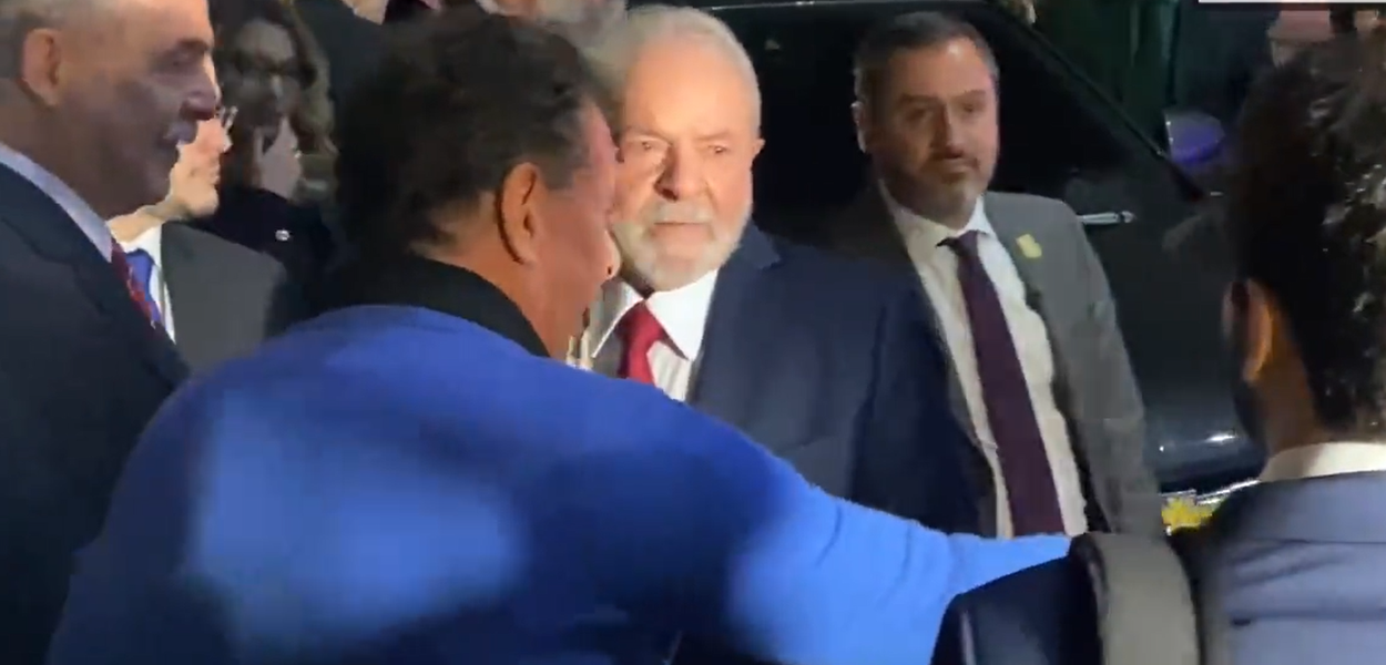 Lula chega aos estúdios da TV Bandeirantes para 1º debate