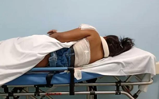 Jovem fraturou o pulso da mão esquerda e teve escoriações em diversas partes do corpo.