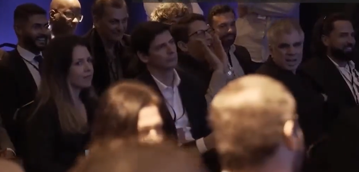 Ricardo Salles nos bastidores do debate da Band