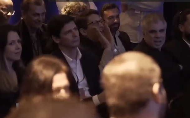 Ricardo Salles nos bastidores do debate da Band