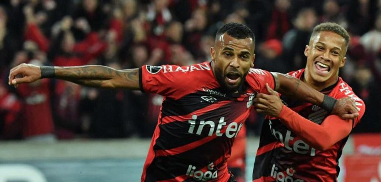 Atlhetico Paranaense derrota o Palmeiras na Libertadores