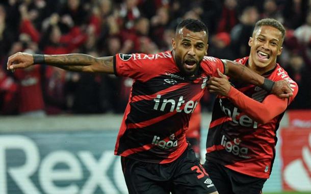 Atlhetico Paranaense derrota o Palmeiras na Libertadores