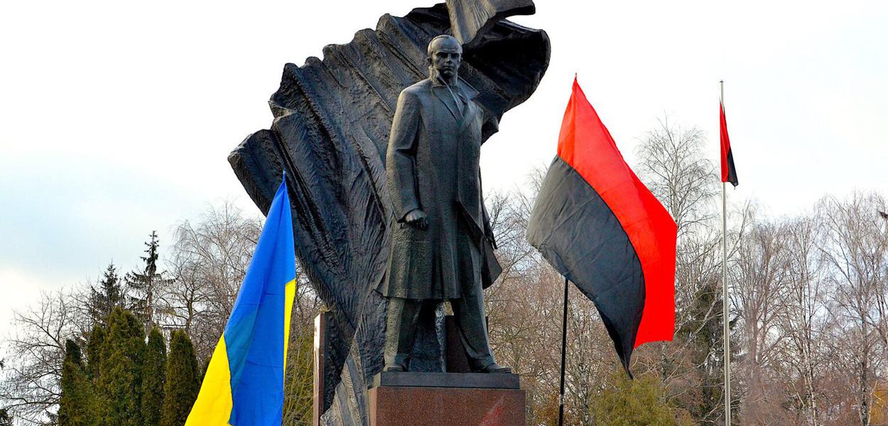 Monumento Stepan Bandera em Ternopil, Ucrânia, 2017