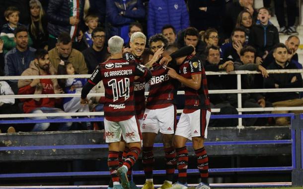 Flamengo goleia e está com um pé na final da Libertadores