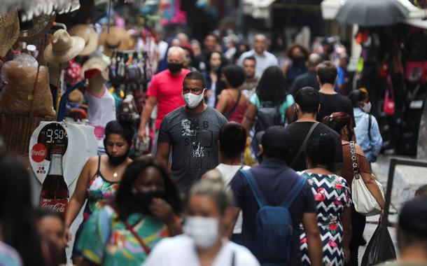 Rua de comércio popular no Rio de Janeiro