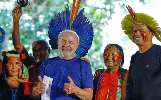Luiz Inácio Lula da Silva com indígenas no Maranhão