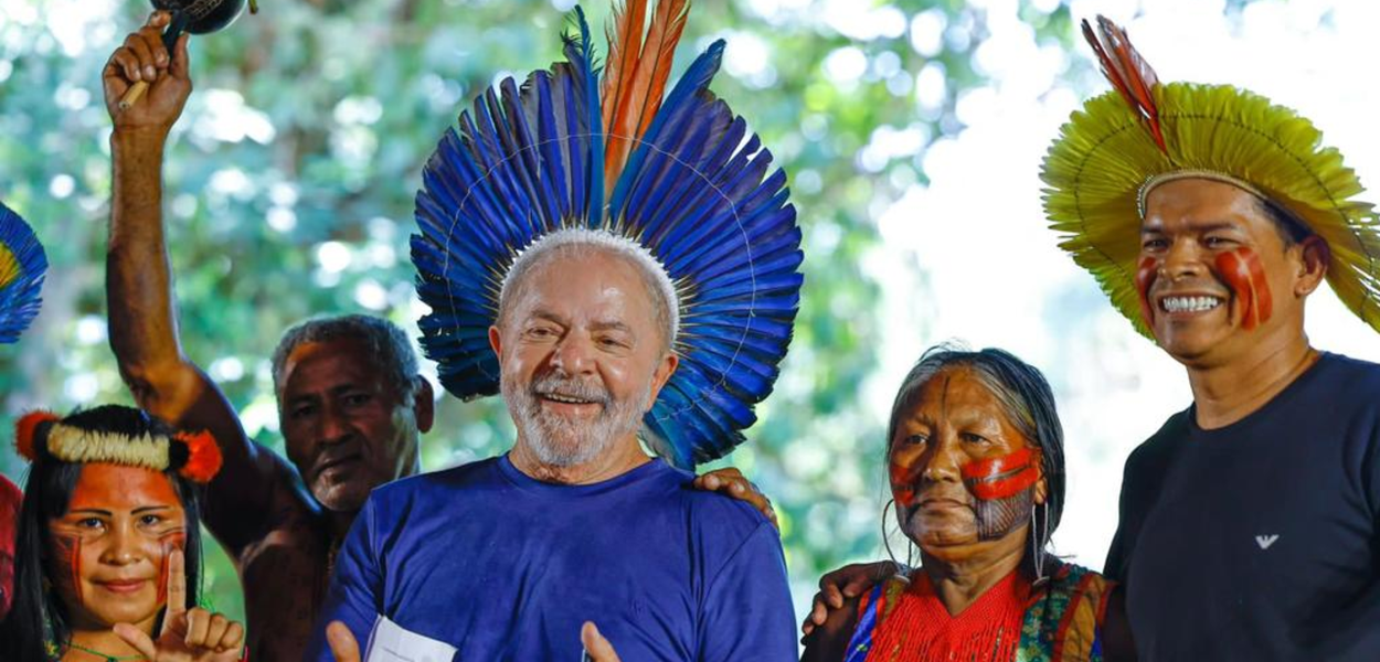 Luiz Inácio Lula da Silva com indígenas no Maranhão