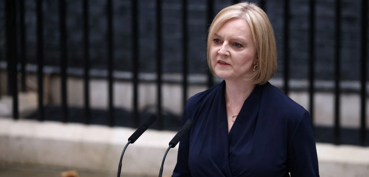 A nova primeira-ministra britânica Liz Truss faz um discurso do lado de fora da Downing Street, número 10, em Londres, Grã-Bretanha, em 6 de setembro de 2022