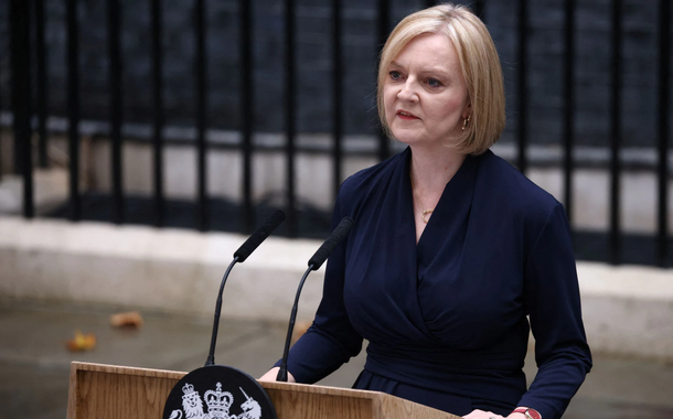 A nova primeira-ministra britânica Liz Truss faz um discurso do lado de fora da Downing Street, número 10, em Londres, Grã-Bretanha, em 6 de setembro de 2022