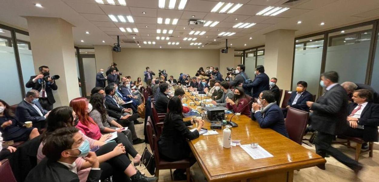 Deputados e senadores chilenos se reúnem para discutir sobre nova proposta constitucional