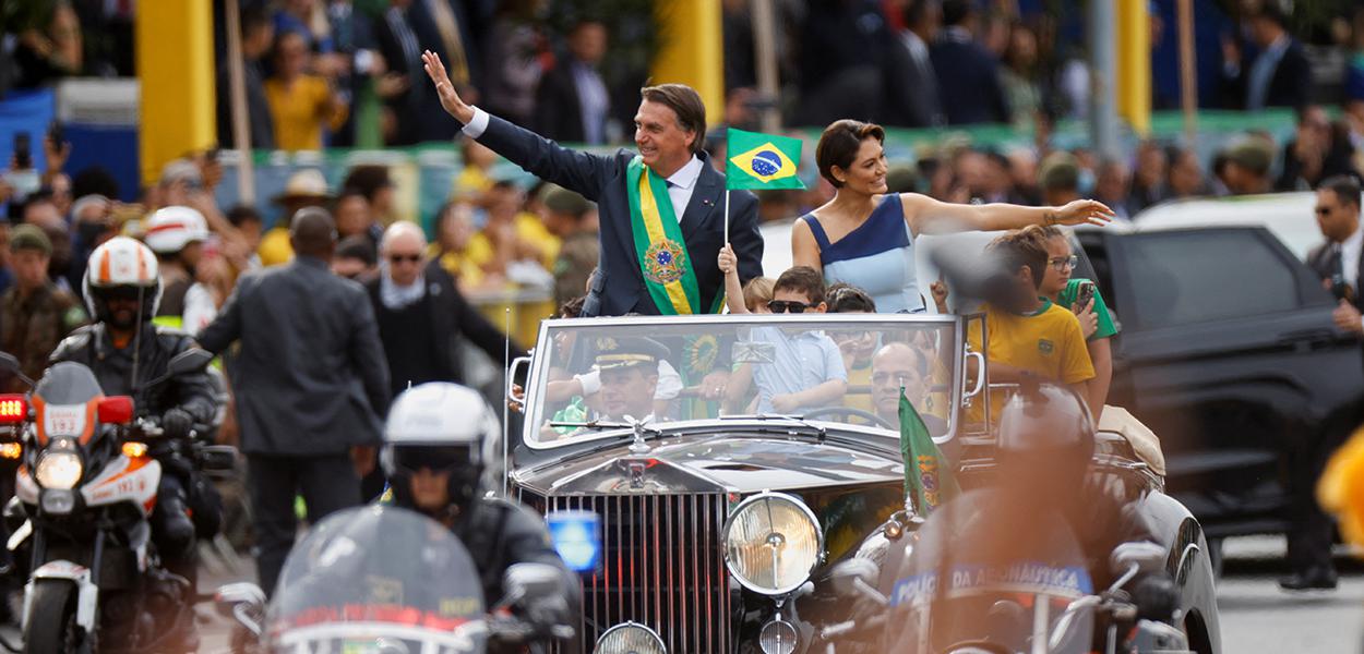 Bolsonaro chega para desfile cívico-militar em Brasília