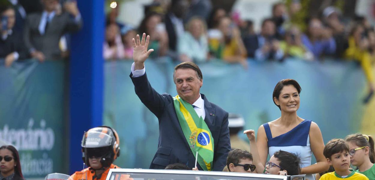 Jair Bolsonaro e Michelle Bolsonaro no desfile cívico-militar de 7 de Setembro de 2022