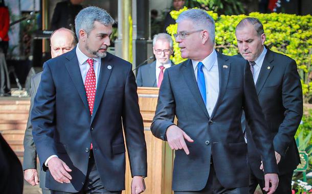Presidente de Paraguai, Mario Abdo e embaixador dos Estados Unidos, Marc Ostfield